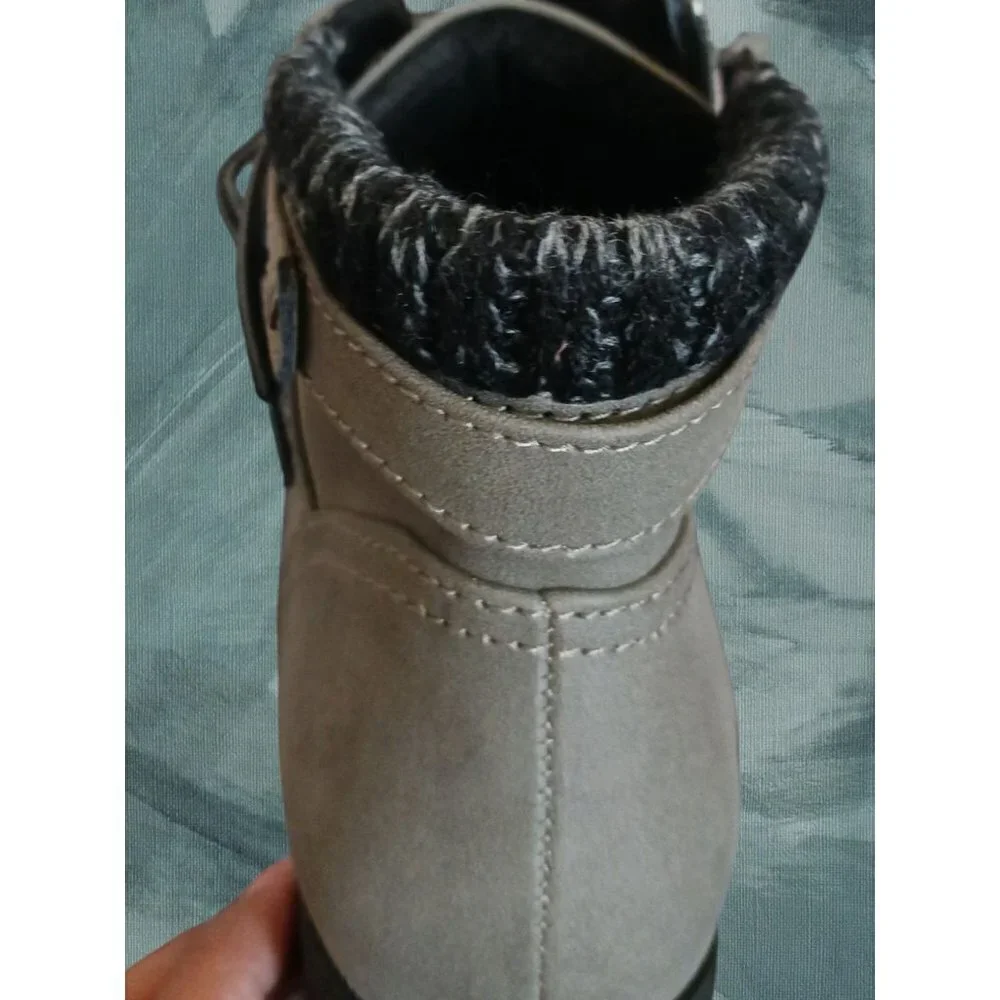 Sporto Womens Faux Suede Ankle Boots With Knit Collar & Lace-Up 7.5M gray color